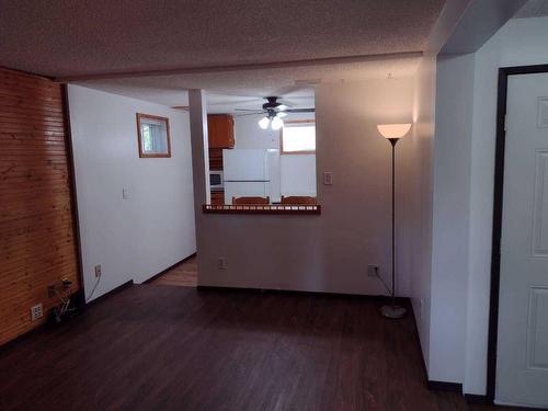 1502 40 Street Se, Calgary, AB - Indoor Photo Showing Other Room