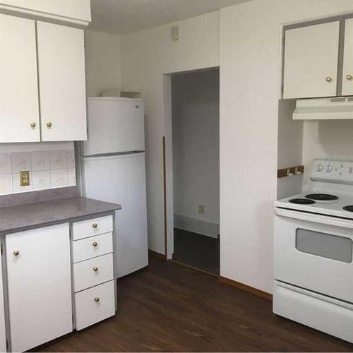 1502 40 Street Se, Calgary, AB - Indoor Photo Showing Kitchen