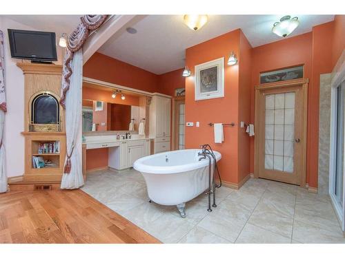 36075 Range Road 281, Rural Red Deer County, AB - Indoor Photo Showing Bathroom