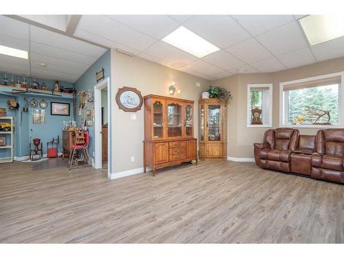 36075 Range Road 281, Rural Red Deer County, AB - Indoor Photo Showing Bedroom