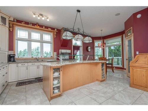 36075 Range Road 281, Rural Red Deer County, AB - Indoor Photo Showing Kitchen