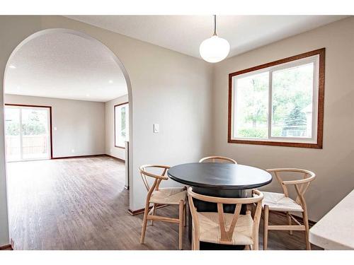 33 Munro Crescent, Red Deer, AB - Indoor Photo Showing Dining Room