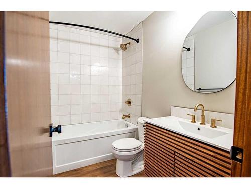 33 Munro Crescent, Red Deer, AB - Indoor Photo Showing Bathroom