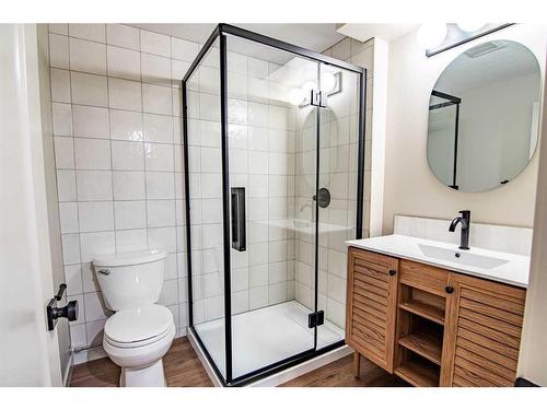 33 Munro Crescent, Red Deer, AB - Indoor Photo Showing Bathroom