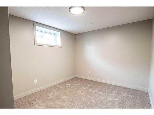 33 Munro Crescent, Red Deer, AB - Indoor Photo Showing Other Room