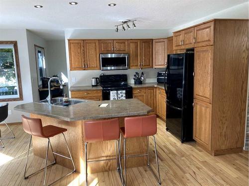 5 Randall Street, Red Deer, AB - Indoor Photo Showing Kitchen With Double Sink