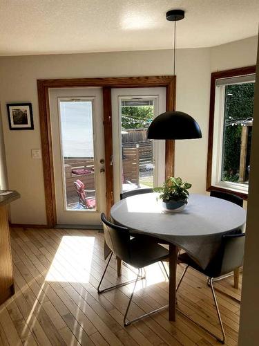 5 Randall Street, Red Deer, AB - Indoor Photo Showing Dining Room