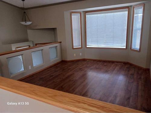 366 Duston Street, Red Deer, AB - Indoor Photo Showing Other Room