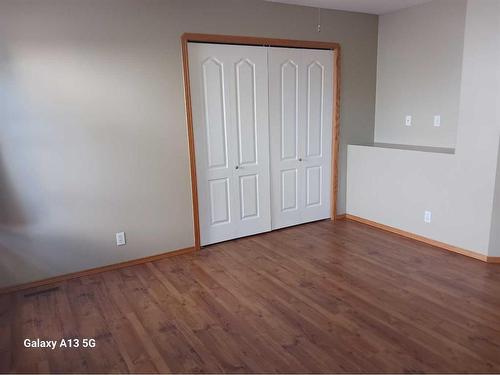 366 Duston Street, Red Deer, AB - Indoor Photo Showing Other Room