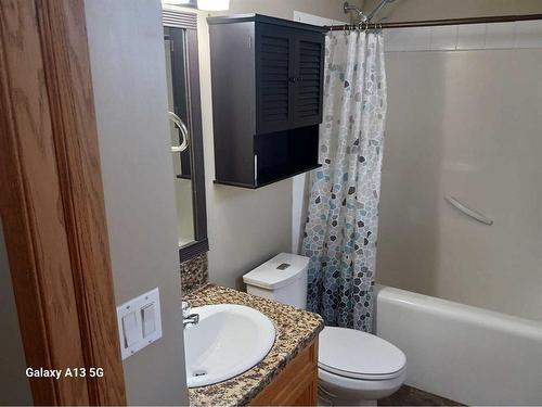 366 Duston Street, Red Deer, AB - Indoor Photo Showing Bathroom