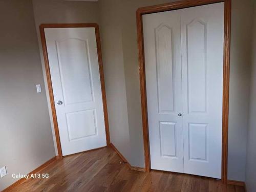 366 Duston Street, Red Deer, AB - Indoor Photo Showing Other Room