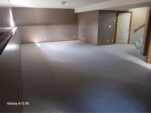 366 Duston Street, Red Deer, AB - Indoor Photo Showing Other Room