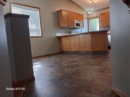 366 Duston Street, Red Deer, AB - Indoor Photo Showing Kitchen