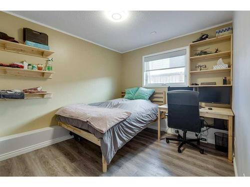 25 Dumas Crescent, Red Deer, AB - Indoor Photo Showing Bedroom