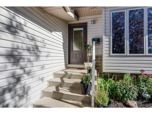 25 Dumas Crescent, Red Deer, AB - Outdoor