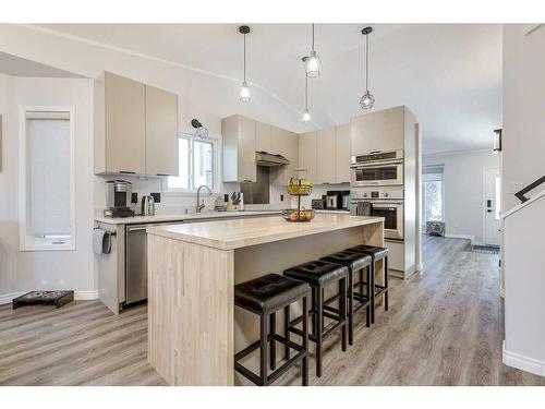 25 Dumas Crescent, Red Deer, AB - Indoor Photo Showing Kitchen With Stainless Steel Kitchen With Upgraded Kitchen