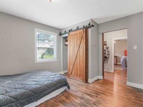 A&B 48472 Rge Rd 252, Rural Leduc County, AB - Indoor Photo Showing Bedroom