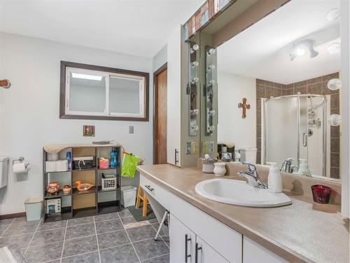 A&B 48472 Rge Rd 252, Rural Leduc County, AB - Indoor Photo Showing Bathroom