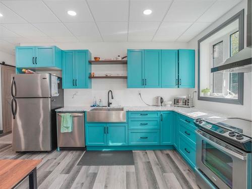 A&B 48472 Rge Rd 252, Rural Leduc County, AB - Indoor Photo Showing Kitchen With Upgraded Kitchen