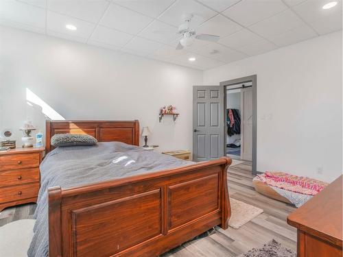 A&B 48472 Rge Rd 252, Rural Leduc County, AB - Indoor Photo Showing Bedroom