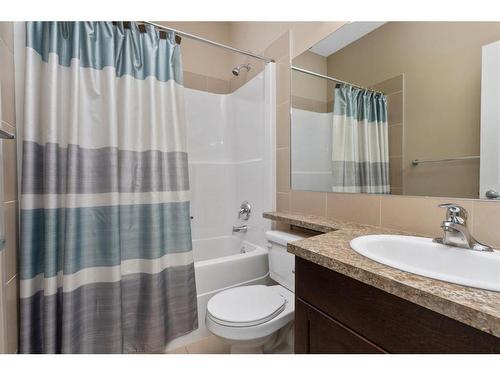 9-5021 34 Avenue, Camrose, AB - Indoor Photo Showing Bathroom