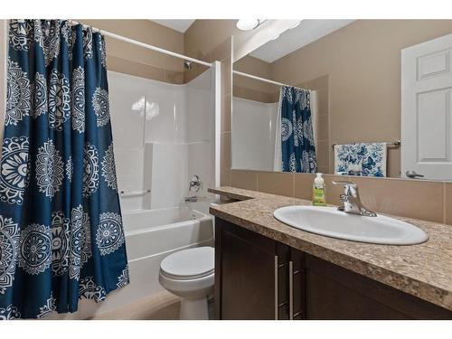 9-5021 34 Avenue, Camrose, AB - Indoor Photo Showing Bathroom