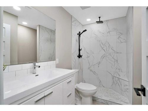 66 Traptow Close, Red Deer, AB - Indoor Photo Showing Bathroom