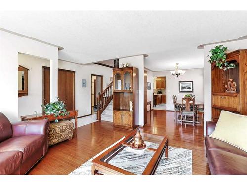 42 Gilbert Crescent, Red Deer, AB - Indoor Photo Showing Living Room