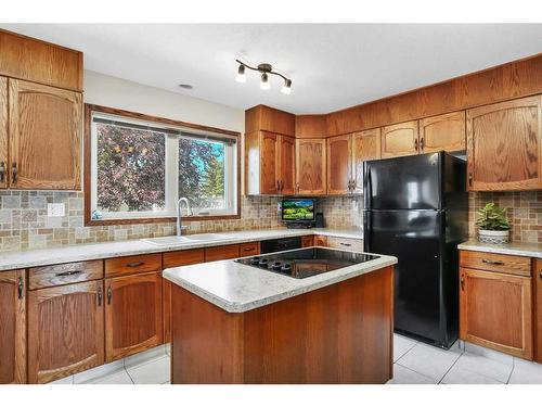 42 Gilbert Crescent, Red Deer, AB - Indoor Photo Showing Kitchen