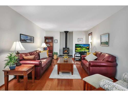 42 Gilbert Crescent, Red Deer, AB - Indoor Photo Showing Living Room