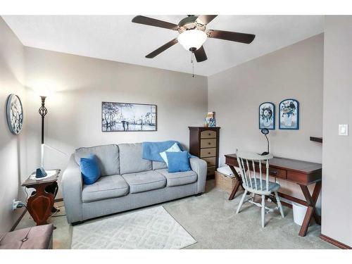 42 Gilbert Crescent, Red Deer, AB - Indoor Photo Showing Living Room