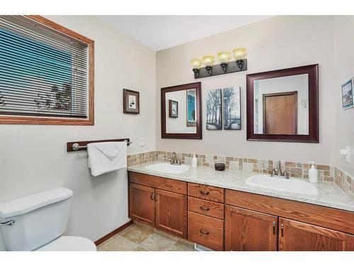 42 Gilbert Crescent, Red Deer, AB - Indoor Photo Showing Bathroom