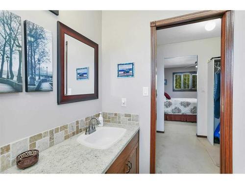 42 Gilbert Crescent, Red Deer, AB - Indoor Photo Showing Bathroom