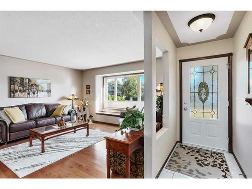 42 Gilbert Crescent, Red Deer, AB - Indoor Photo Showing Living Room