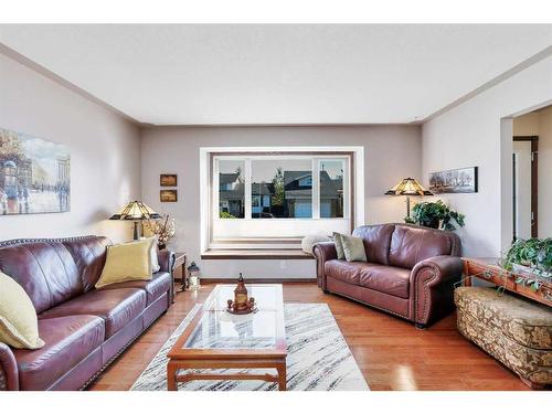 42 Gilbert Crescent, Red Deer, AB - Indoor Photo Showing Living Room