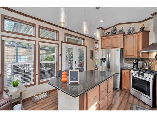 140-10032 Township Road 422, Rural Ponoka County, AB - Indoor Photo Showing Kitchen