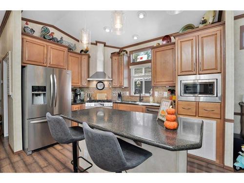 140-10032 Township Road 422, Rural Ponoka County, AB - Indoor Photo Showing Kitchen