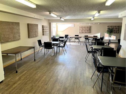 118-4805 45 Street, Red Deer, AB - Indoor Photo Showing Dining Room