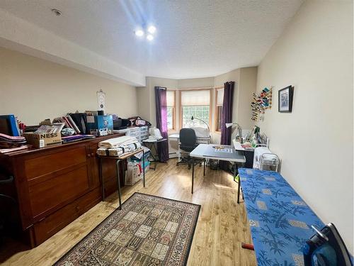 118-4805 45 Street, Red Deer, AB - Indoor Photo Showing Living Room