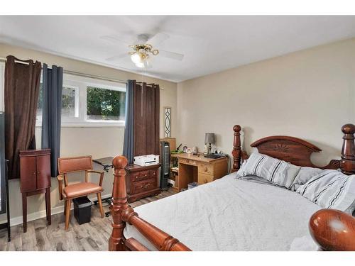 4608 50 Avenue, Bentley, AB - Indoor Photo Showing Bedroom