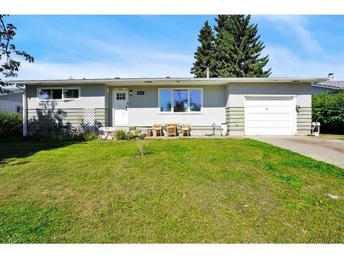 4608 50 Avenue, Bentley, AB - Outdoor