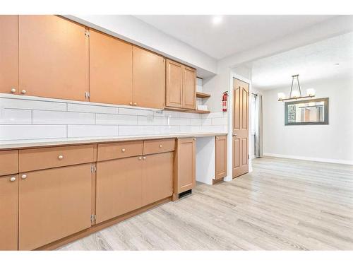 5920 51 Avenue, Red Deer, AB - Indoor Photo Showing Kitchen