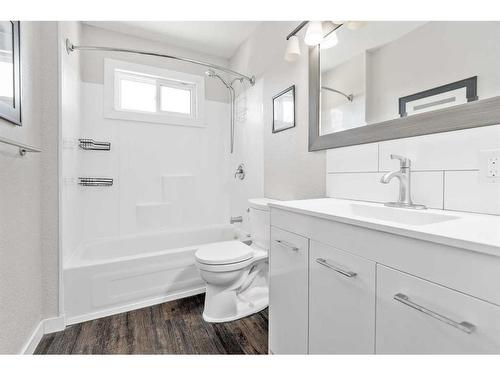 5920 51 Avenue, Red Deer, AB - Indoor Photo Showing Bathroom