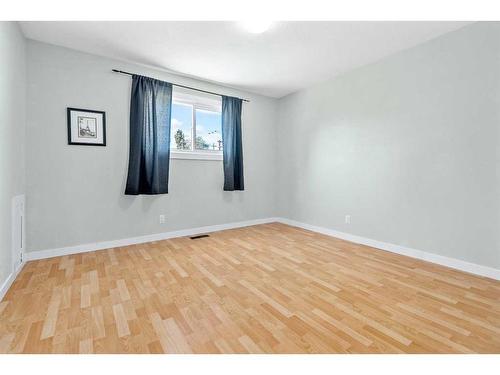 5920 51 Avenue, Red Deer, AB - Indoor Photo Showing Other Room