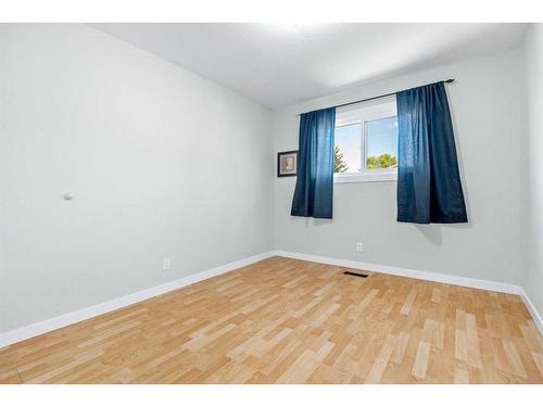 5920 51 Avenue, Red Deer, AB - Indoor Photo Showing Other Room