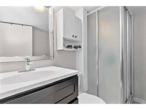 5920 51 Avenue, Red Deer, AB - Indoor Photo Showing Bathroom