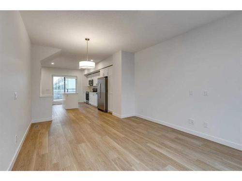 8494 19 Avenue Se, Calgary, AB - Indoor Photo Showing Other Room