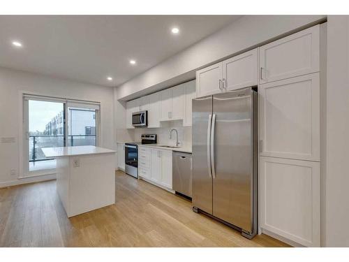 8494 19 Avenue Se, Calgary, AB - Indoor Photo Showing Kitchen