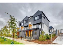 8494 19 Avenue SE Calgary, AB T2A 7W8