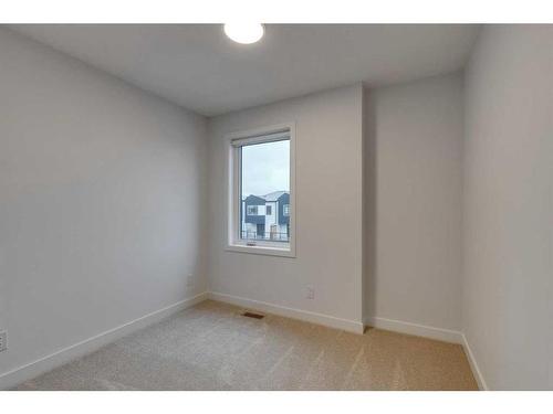 8494 19 Avenue Se, Calgary, AB - Indoor Photo Showing Other Room